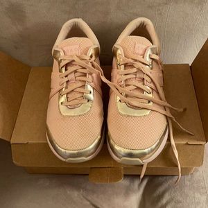 Brand new Alegria Sneakers